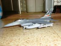 F-16　ファイティングファルコン　　1：72