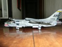 F-8E  クルーセイダー　　　1：72　　　ハセガワ