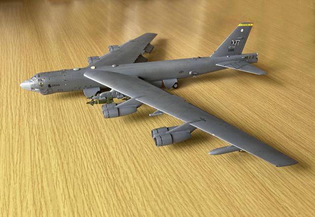 グレートウォールホビー 1 144 アメリカ空軍 B-52H 戦略爆撃機 全長337mm プラモデル L1008 贅沢