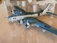 B-17E  RAF  アカデミー　ミニクラフト　　1：72